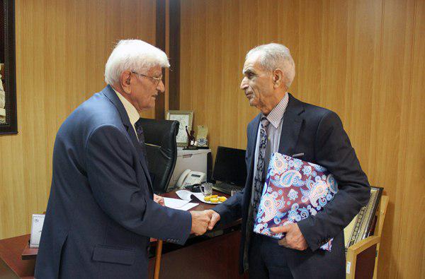 گردهمایی اساتید پیشکسوت و تجلیل از مقام استاد مسلم بهادری در دفتر دانش آموختگان دانشگاه علوم پزشکی تهران، به مناسبت روز استاد